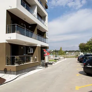 https://airport-residence-across-from-otopeni-airport.bucharesthotelsnow.com